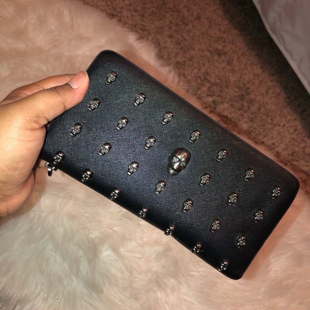 Black skull wallet